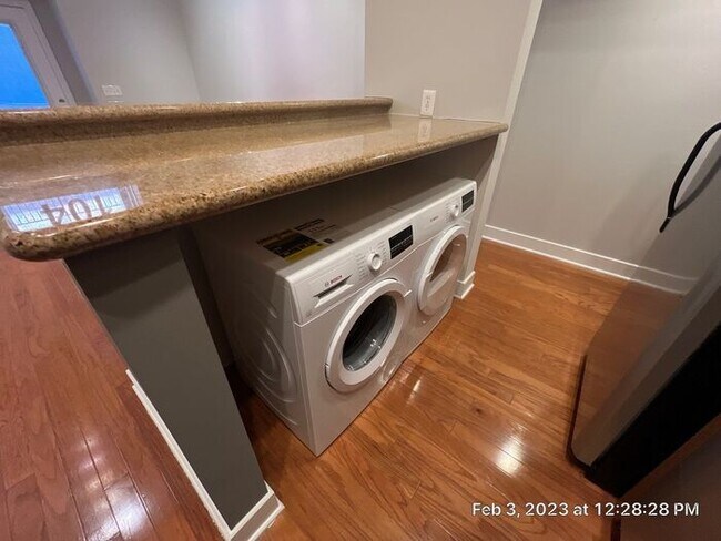 Building Photo - Short North 1 BR Brownstone