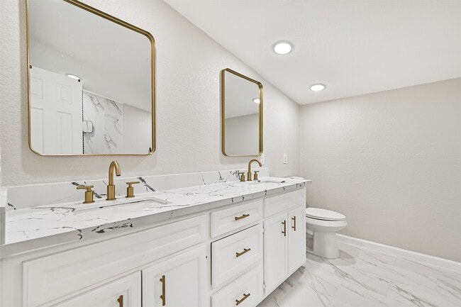 Building Photo - 611 Munger St