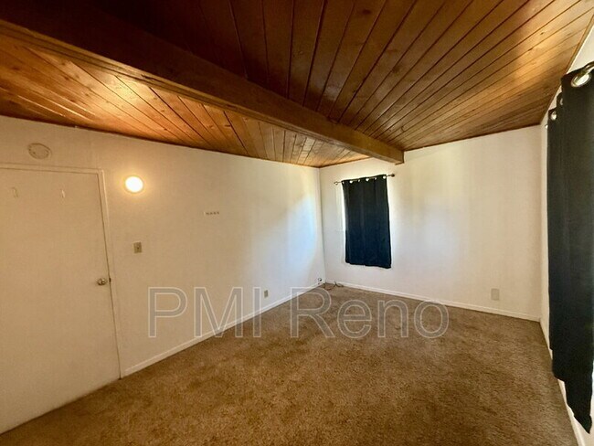 Building Photo - 335 Denslowe Dr