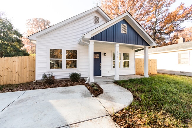Building Photo - 805 Rodey Ave