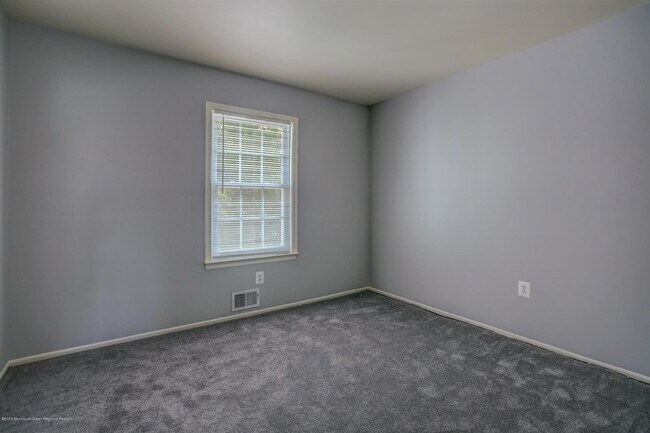 Building Photo - 40 Staghorn Dr