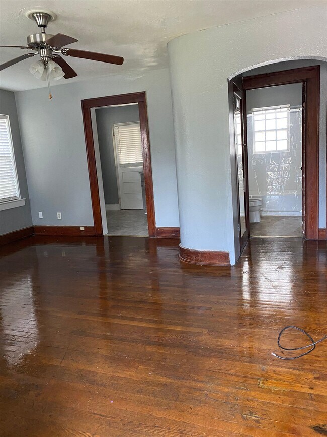 Building Photo - 1125 Alachua Ave