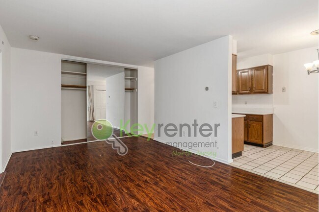 Building Photo - 456A River Road