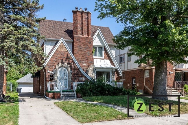 Primary Photo - ***OPEN HOUSE SAT. OCT. 11TH 2025 10-10:30AM*** Spacious Upper Flat with Bonus Room, Garage, and ...