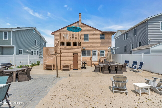 Building Photo - 8 President Ave