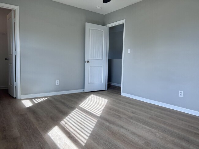 Building Photo - Coming soon!!! $500 off 1st month with 15 month lease!!! Magnificent 3 Bedroom in Madison