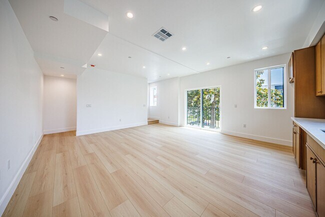 Building Photo - 1063 S Corning St