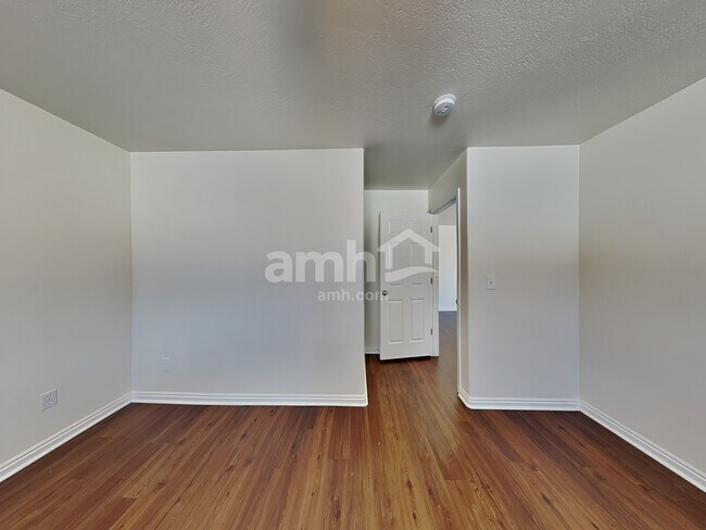 Building Photo - 4096 Juniper Hills Dr