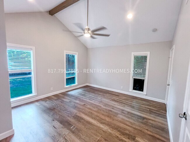 Building Photo - 2411 N Prairie Ave