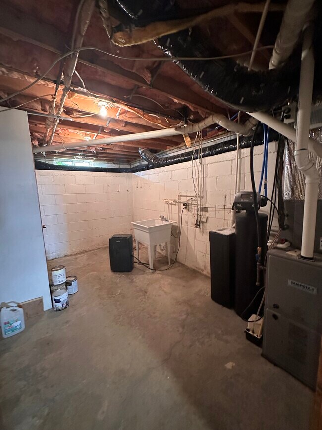 Building Photo - 3206 W 1000 N
