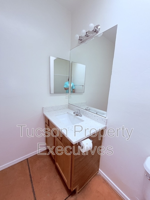 Building Photo - 324 W 23rd St