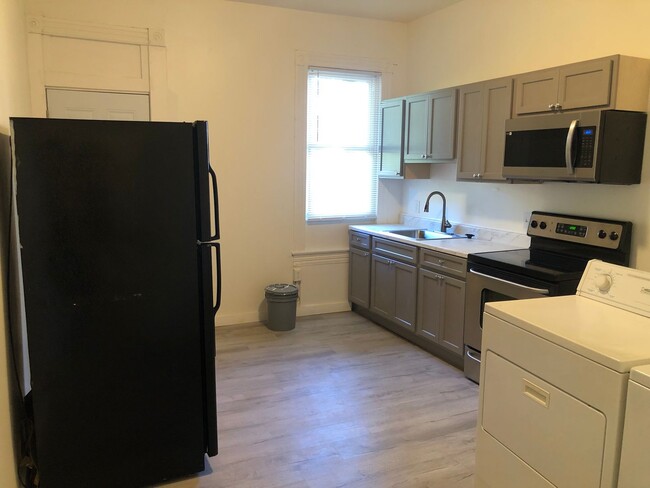 Building Photo - RENT DECREASE 3 Bedroom 2 bathroom townhou...