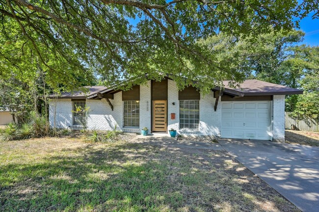 Building Photo - South Austin 3-bedroom/2-bath Home in Park...