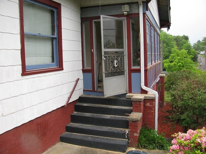 Building Photo - 2911 Montbelle Dr