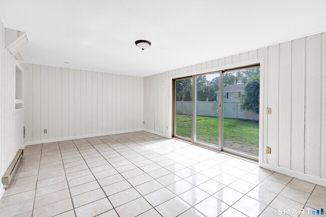Building Photo - 7 Richards Ln