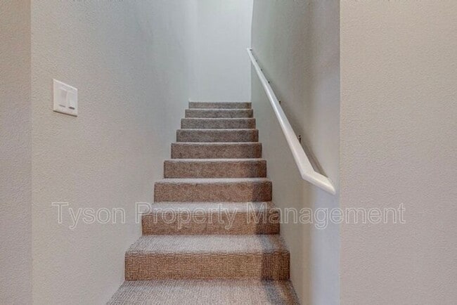 Building Photo - 4571 Villa Loma Ln NE