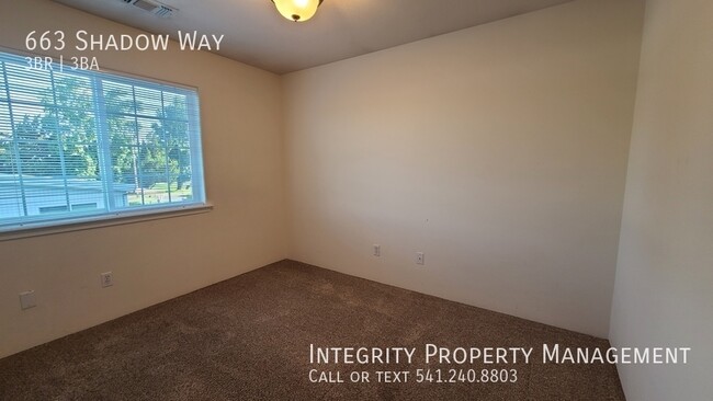 Building Photo - 663 Shadow Way