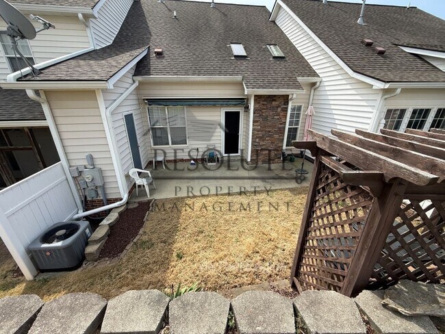 Building Photo - 303 Sugar Maple Ave