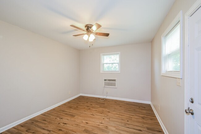 Building Photo - 515 Chambers Rd