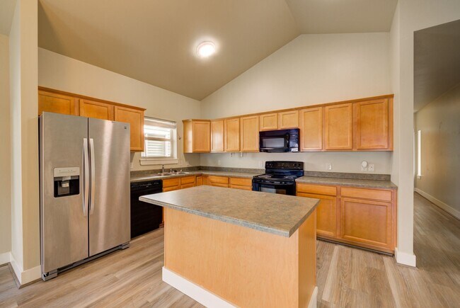 Building Photo - Very Clean Single-Family Home For Rent IN VALLEY WEST BOZEMAN