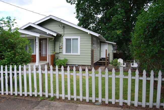 Building Photo - $250 off First full month!! Cute 1 Bedroom...