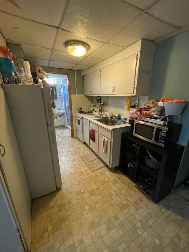Building Photo - 2 Bedroom Apartment – Walk to UW-La Crosse...