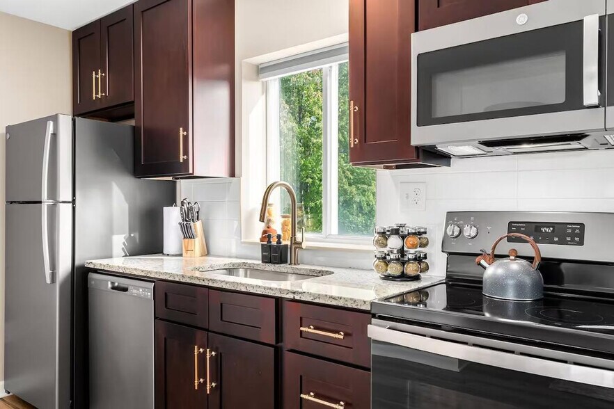 Building Photo - 18939 Sharon Ln