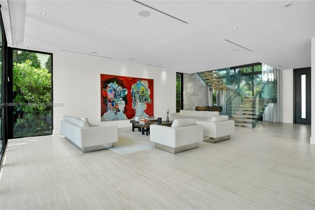 Building Photo - 5501 Pine Tree Dr