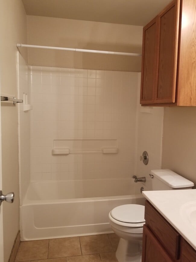 Building Photo - 5123 Fountain Hill