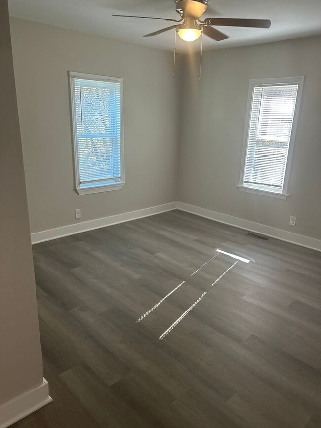 Building Photo - 1656 NE 22nd St