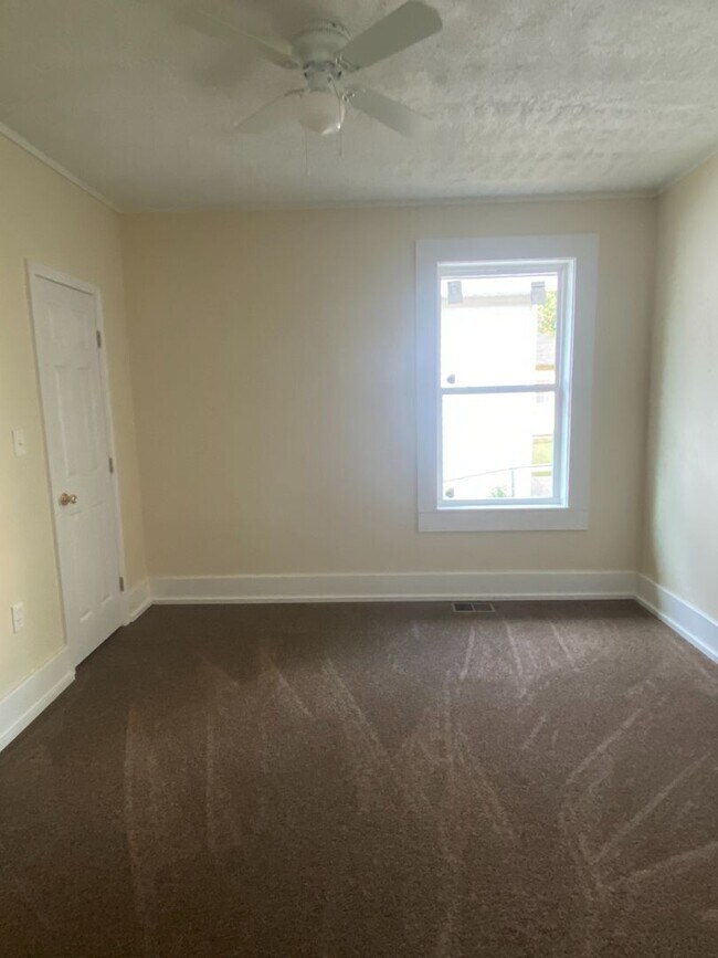 Building Photo - 4 Poplar St