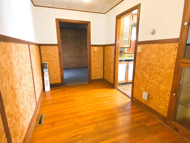 Building Photo - 207 S Mt Carmel St