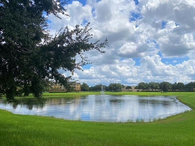 Building Photo - Spacious 3/2 Condo with Pond View!
