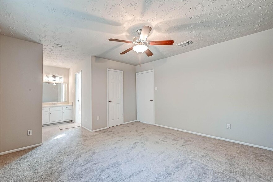 Building Photo - 24130 Silversmith Ln