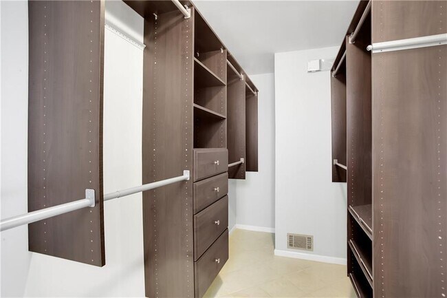 Building Photo - 455 Persimmon Ln