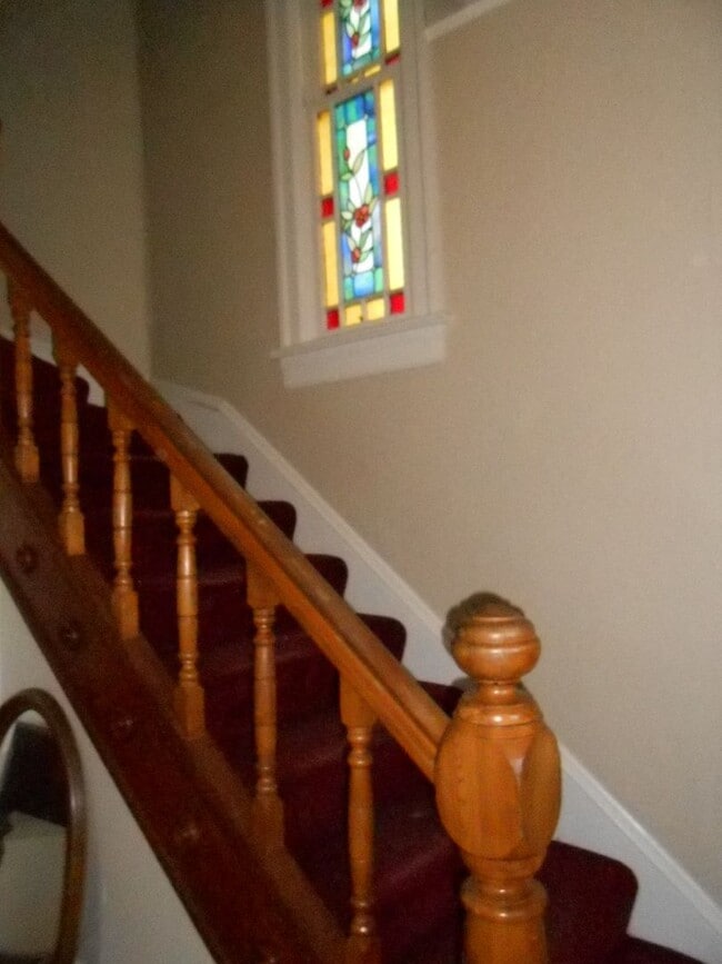 Building Photo - Historic Victorian Charm