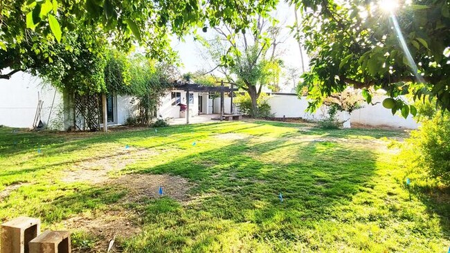 Building Photo - Contemporary 4-bedroom, 3-bath remodeled h...