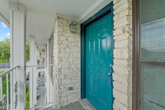 Building Photo - 1610 Waterston Ave