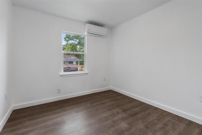 Building Photo - 1216 Jones St