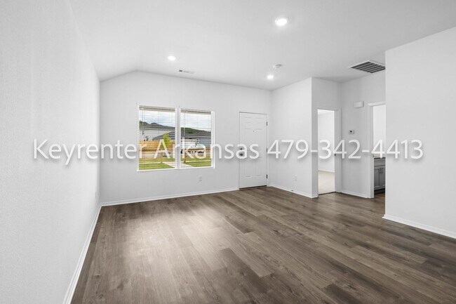 Building Photo - Stunning Newer Construction in Fayetteville!