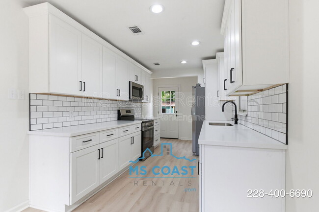 Building Photo - 3713 Belmede Dr