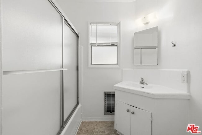 Building Photo - 5324 Vantage Ave