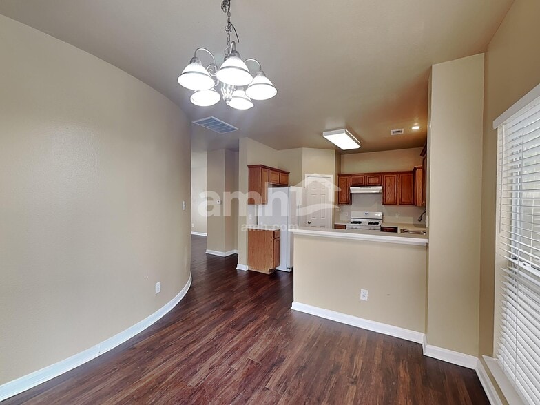 Building Photo - 3608 Cheyenne St