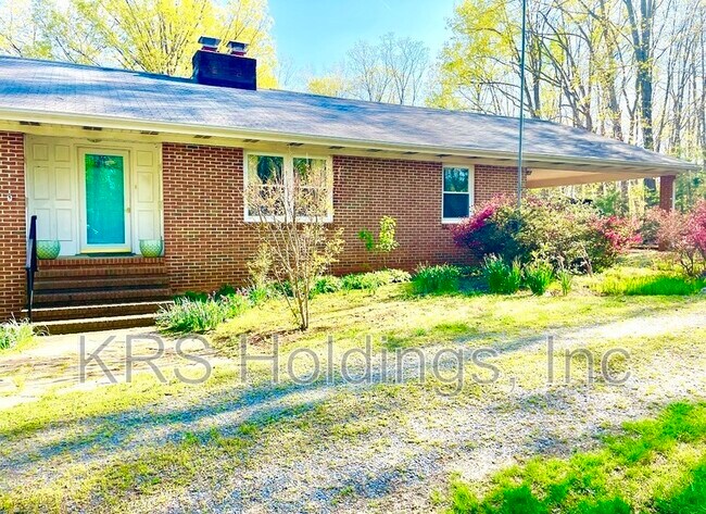 Primary Photo - 81 Rural Retreat Ln