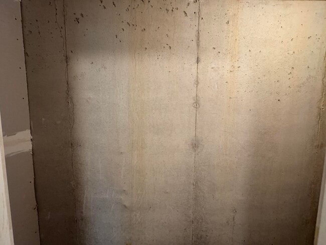 Building Photo - 3410 E St Charles Rd