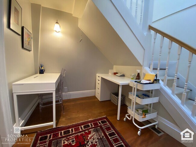 Building Photo - Stunning Furnished Eastside Home