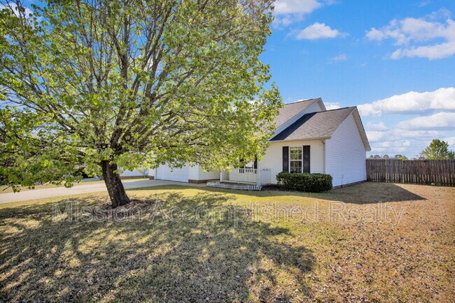 Building Photo - 304 Hawthorn Dr