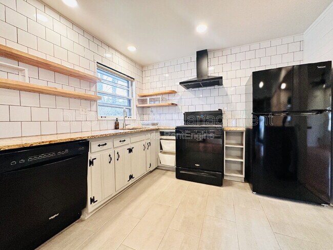 Building Photo - 3231 Bonway Dr