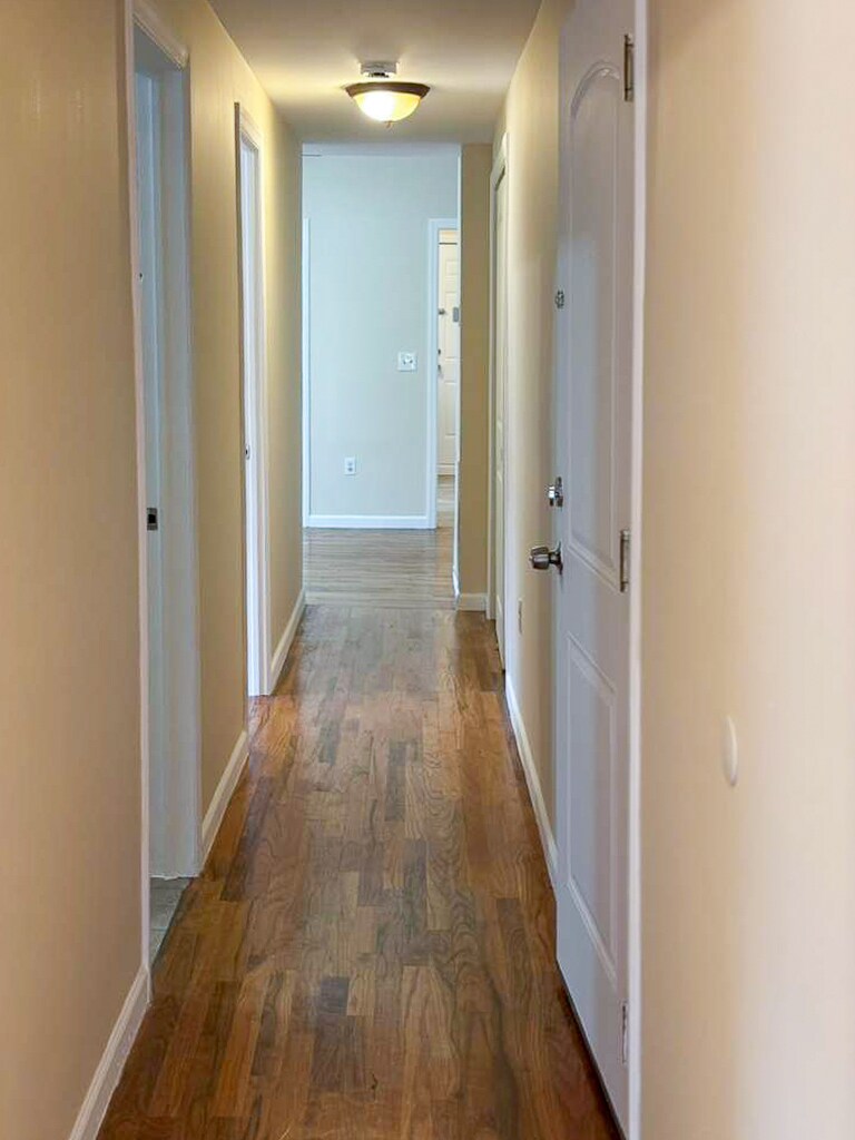 Building Photo - 195 Main St