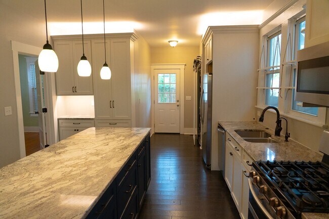 Building Photo - Charming Historic Home Walkable to Cargo & Soda Pop Districts
